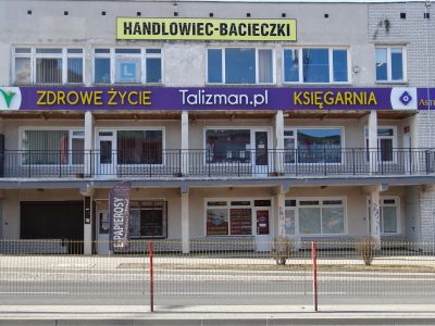 Z zewnątrz
